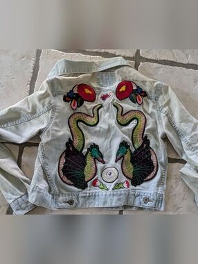 Vintage Retro Style Denim Jacket With Patches